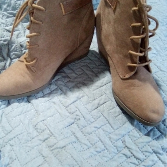 MADDEN girl ladies Dailey brown wedge boots. Size 7 - Picture 3 of 13